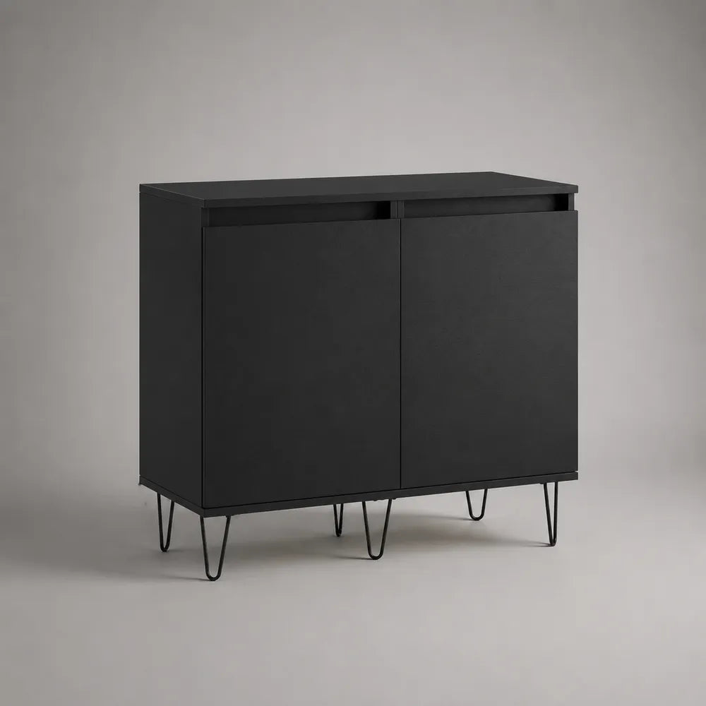 Credenza da sala in MDF nero con ante battenti e gambe in acciaio nero 140 x 40 x 85 cm